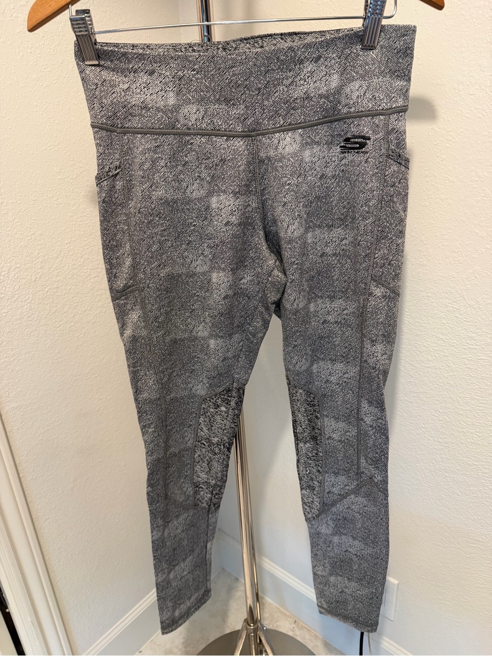 Skechers Gray Textured Girls' Performance Leggings